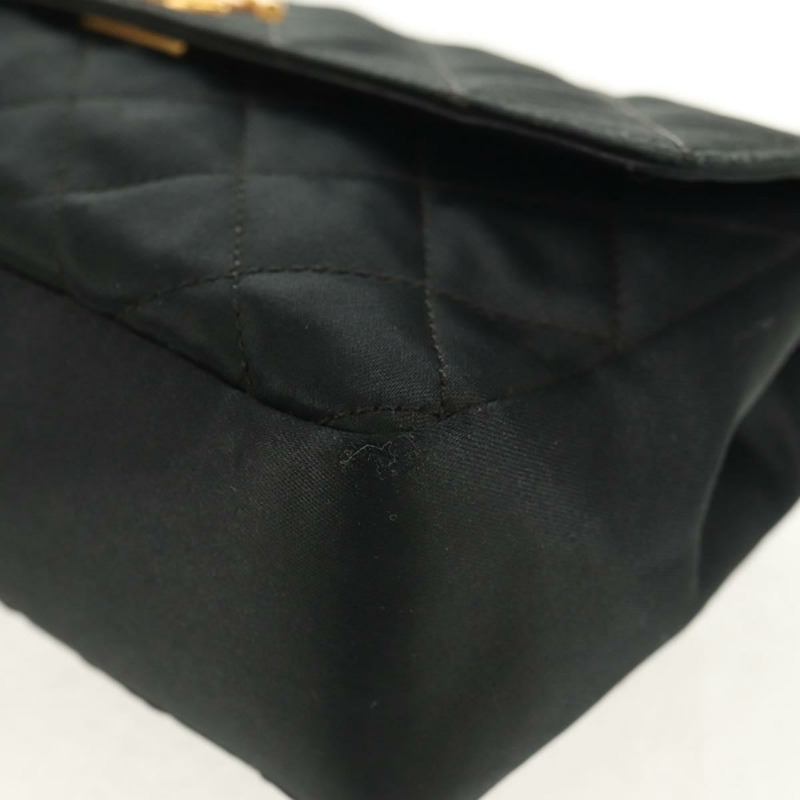 【日本直送】香奈兒 (CHANEL) 菱格紋鏈條肩背包，緞面黑色，金色雙C標誌，貨號 142989V-15