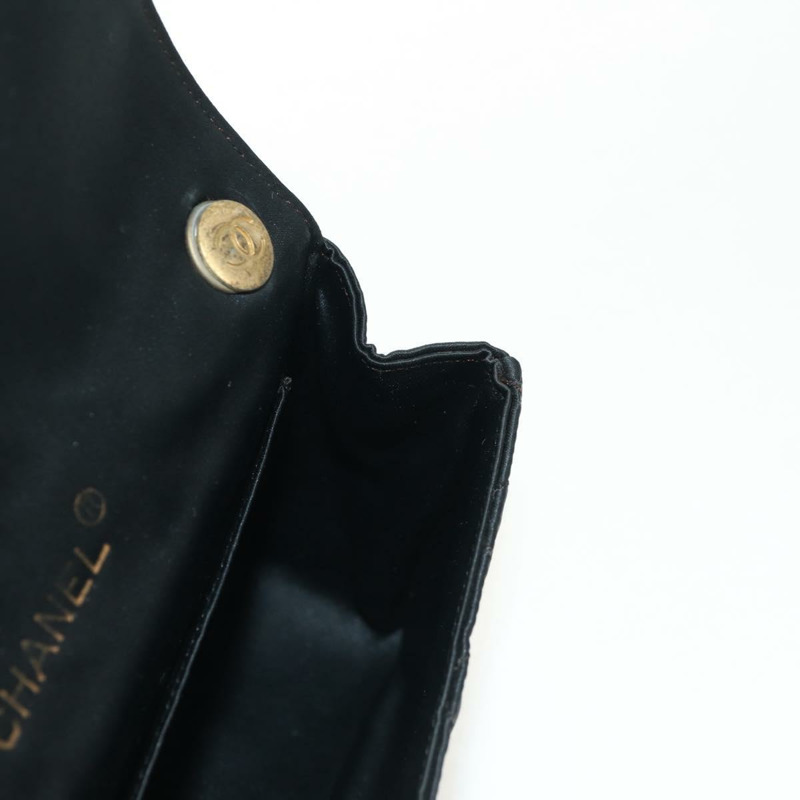 【日本直送】香奈兒 (CHANEL) 菱格紋鏈條肩背包，緞面黑色，金色雙C標誌，貨號 142989V-23