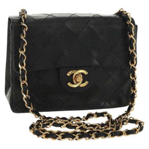香奈兒 (CHANEL) 絎縫鏈條肩背包，羊皮材質，黑色，金色雙C標誌，貨號 142988V