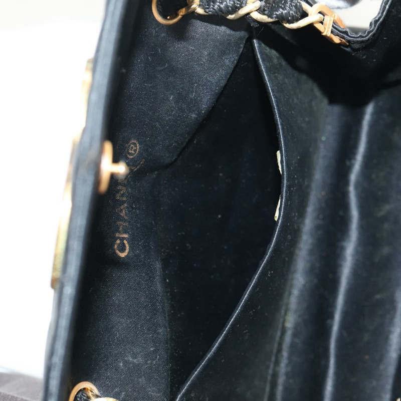 【日本直送】香奈兒 (CHANEL) 絎縫鏈條肩背包，緞面黑色，金色雙C標誌，正品編號 154932SAV-23