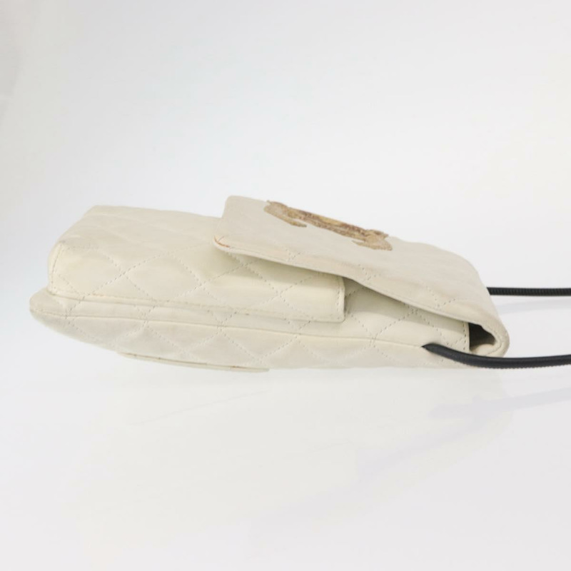 【日本直送】香奈兒 (CHANEL) 絎縫 Cambon 系列單背包，小牛皮材質，白色/黑色，CC 標誌，貨號 157056-2