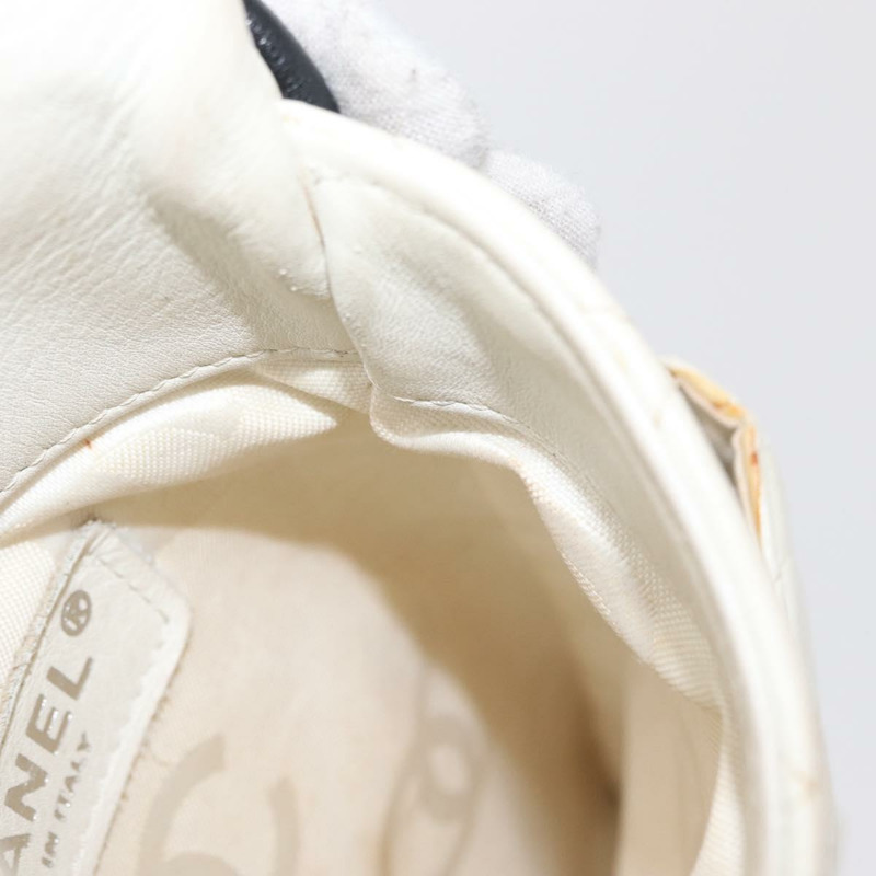 【日本直送】香奈兒 (CHANEL) 絎縫 Cambon 系列單背包，小牛皮材質，白色/黑色，CC 標誌，貨號 157056-17