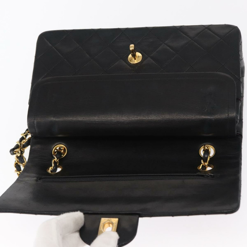 【日本直送】香奈兒 Matelasse 25 雙蓋鏈條包,羊皮材質,黑色,金色雙C標誌,正品編號 156636SAV-18