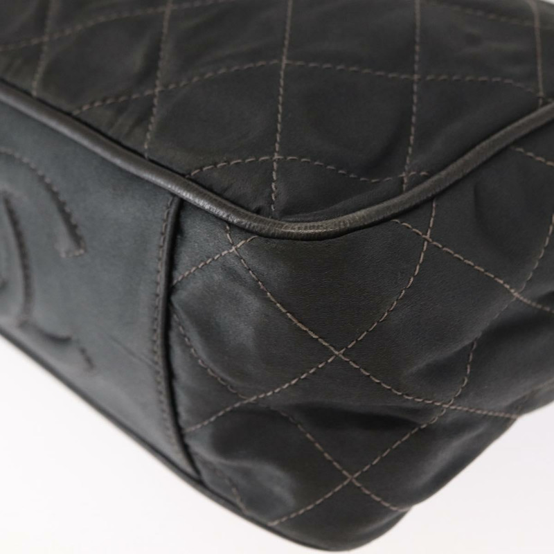 【日本直送】香奈兒 (CHANEL) 絎縫鏈條肩背包，緞面灰色，金色雙C標誌，貨號 156631V-13