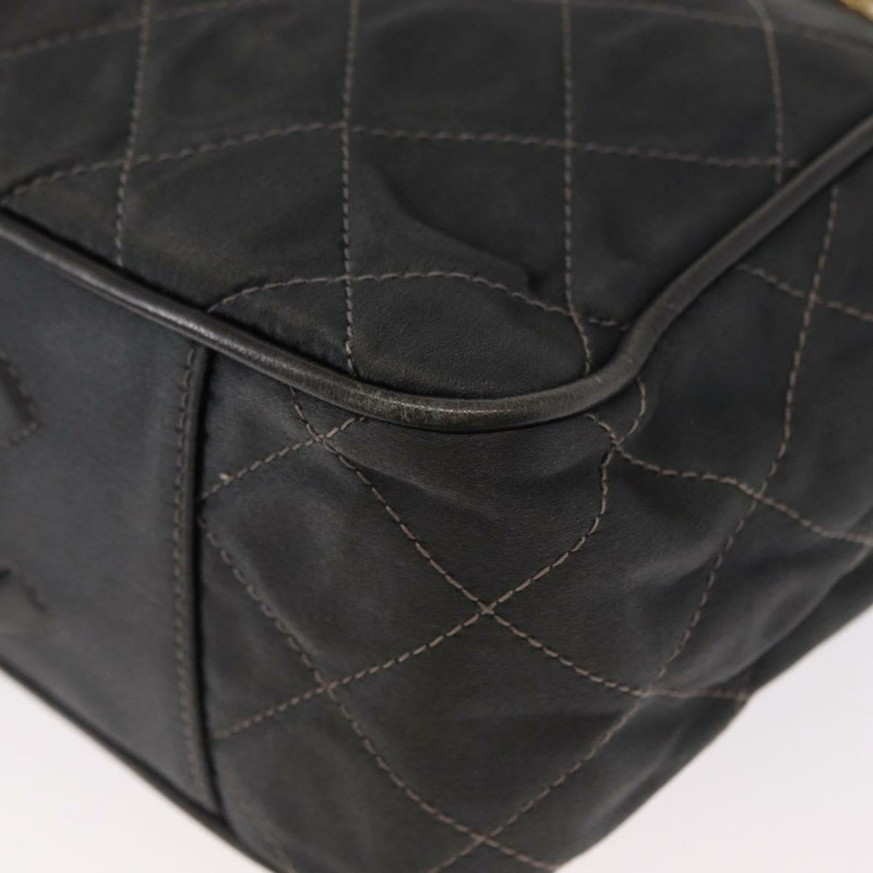 【日本直送】香奈兒 (CHANEL) 絎縫鏈條肩背包，緞面灰色，金色雙C標誌，貨號 156631V-15