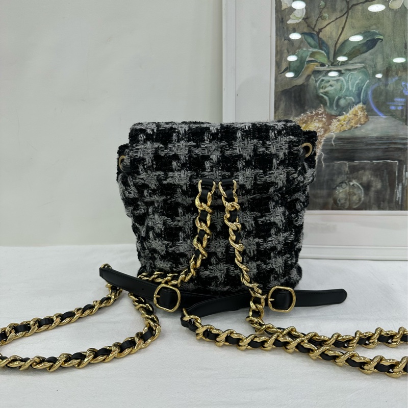 Chanel香奈兒22K秀duma黑白千鳥格粗呢雙肩包，小巧耐用的包包，很有秋冬氛圍感-2