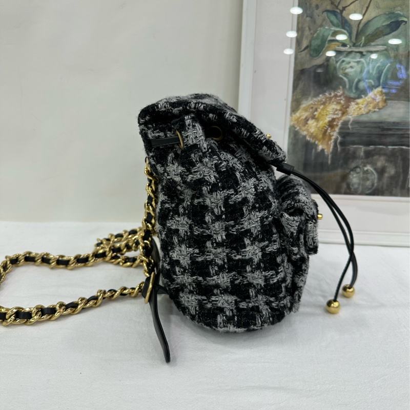 Chanel香奈兒22K秀duma黑白千鳥格粗呢雙肩包，小巧耐用的包包，很有秋冬氛圍感-3