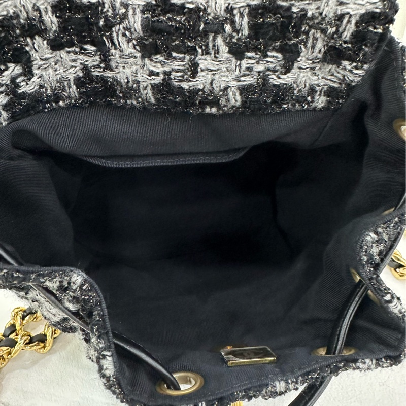 Chanel香奈兒22K秀duma黑白千鳥格粗呢雙肩包，小巧耐用的包包，很有秋冬氛圍感-8