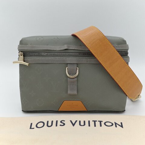 （2018 限量款♥️）Louis Vuitton 路易威登  Monogram Titanium Messenger 郵差包 PM 小型 銀灰色 帆布 斜背包 肩背包