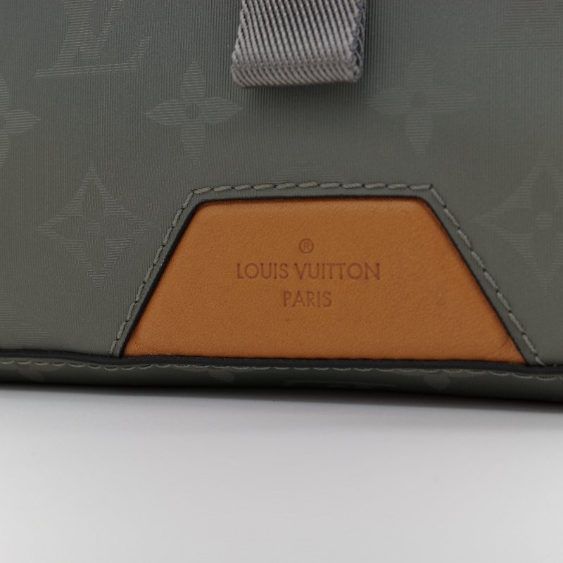 （2018 限量款♥️）Louis Vuitton 路易威登  Monogram Titanium Messenger 郵差包 PM 小型 銀灰色 帆布 斜背包 肩背包-3