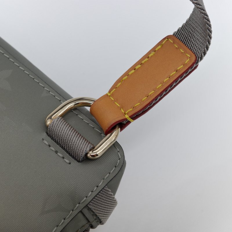 （2018 限量款♥️）Louis Vuitton 路易威登  Monogram Titanium Messenger 郵差包 PM 小型 銀灰色 帆布 斜背包 肩背包-13