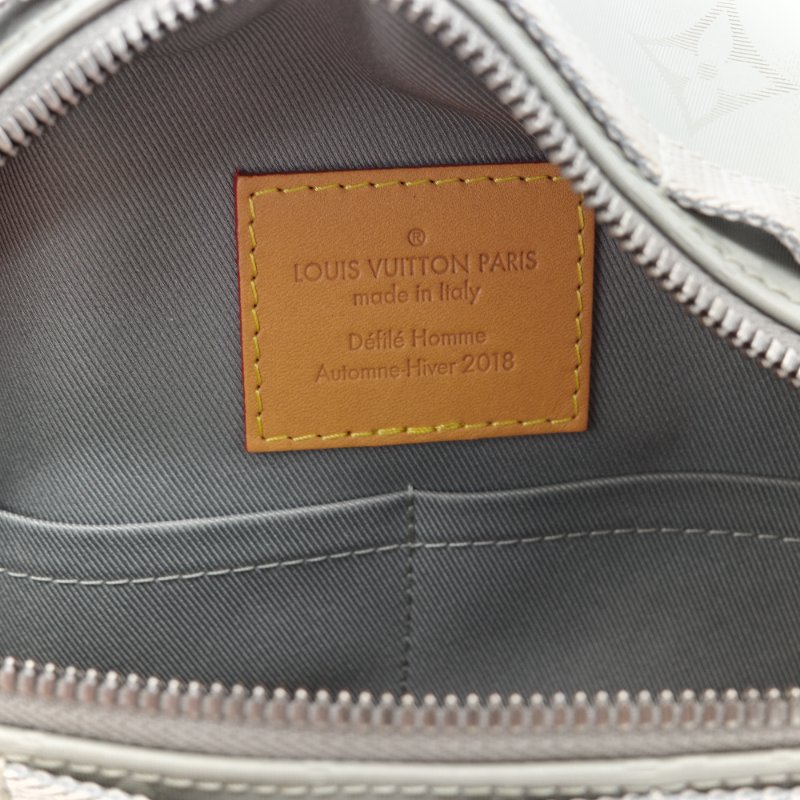 （2018 限量款♥️）Louis Vuitton 路易威登  Monogram Titanium Messenger 郵差包 PM 小型 銀灰色 帆布 斜背包 肩背包-15