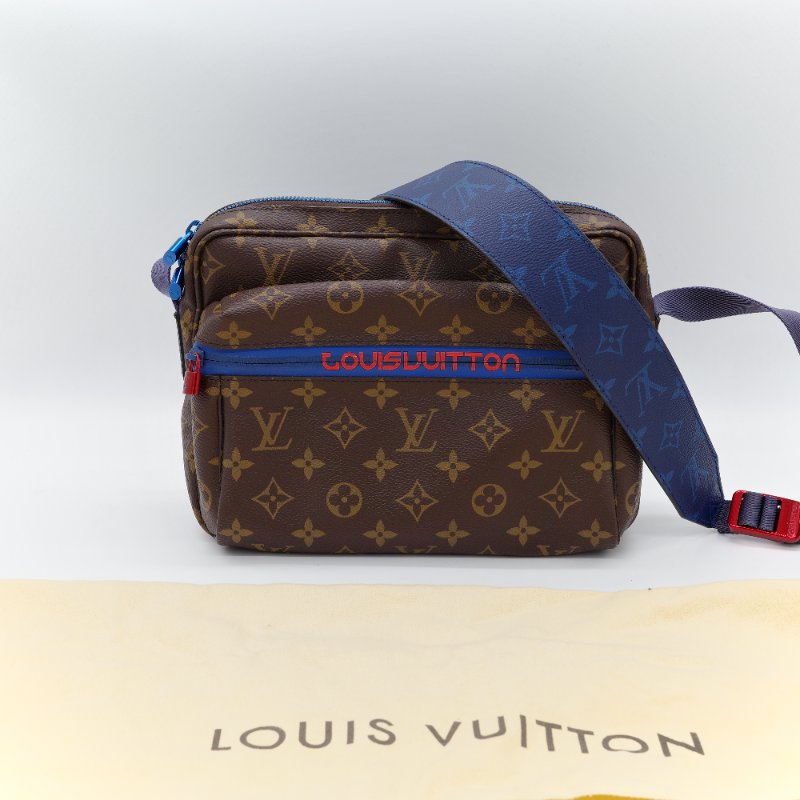Louis Vuitton 路易威登 Monogram Outdoor Messenger 郵差包  PM 棕色 藍色 雙色 拚色 帆布 拉鍊郵差包 肩背包 斜背包-0