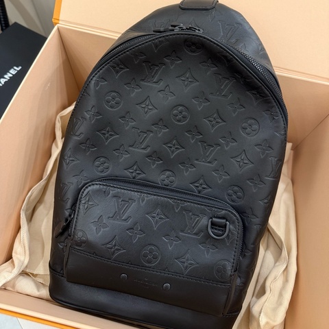 （極新美品）Louisvuitton Racer黑花壓紋單肩背包