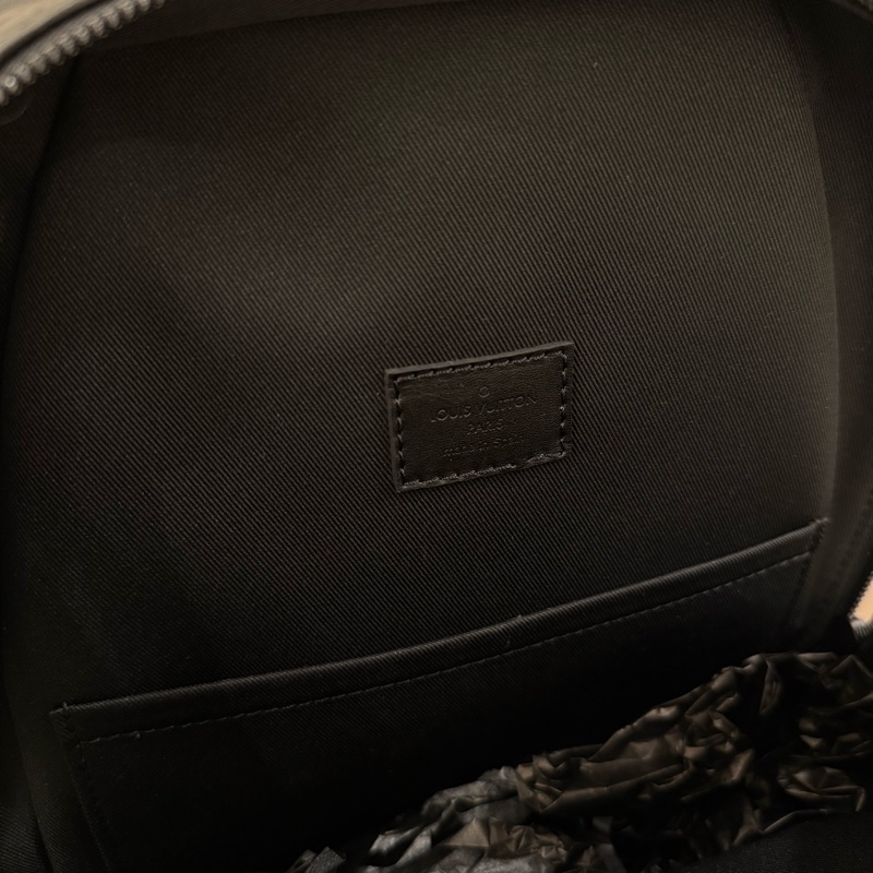 （極新美品）Louisvuitton Racer黑花壓紋單肩背包-7