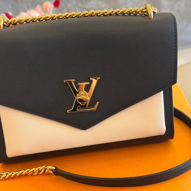 *SHIHNA名牌精品* LV M82121 MyLockMe 鏈帶包-1