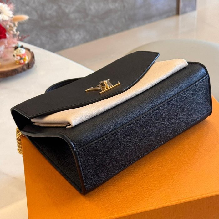 *SHIHNA名牌精品* LV M82121 MyLockMe 鏈帶包-6