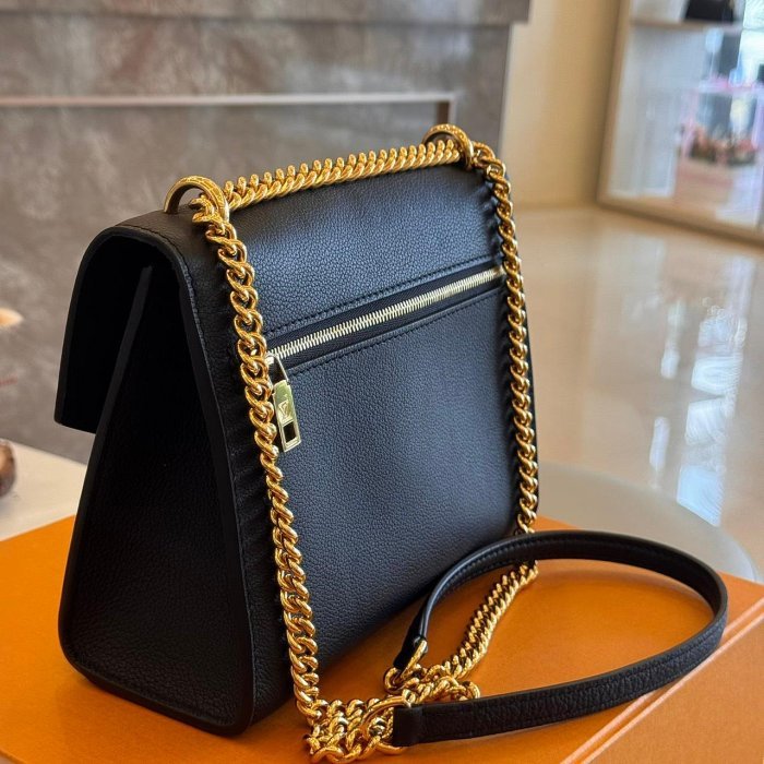 *SHIHNA名牌精品* LV M82121 MyLockMe 鏈帶包-7