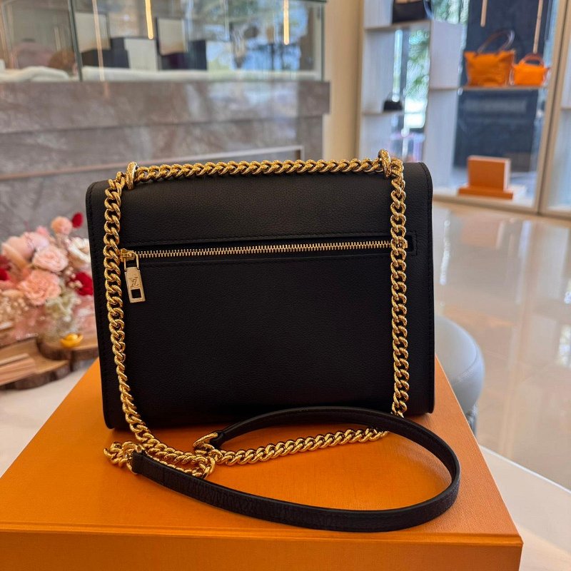 *SHIHNA名牌精品* LV M82121 MyLockMe 鏈帶包-8