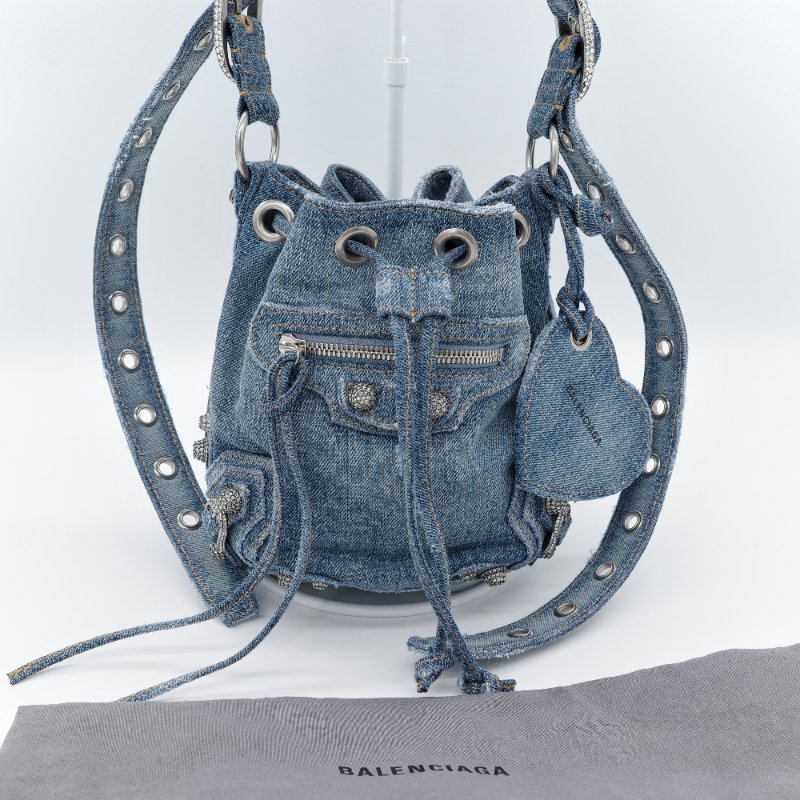 Balenciaga 巴黎世家 Le Cagole XS 藍色 水洗牛仔布 水晶鑲飾 肩背包 水桶包-1