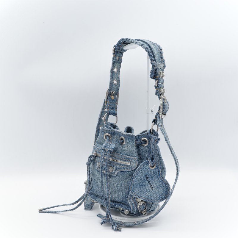 Balenciaga 巴黎世家 Le Cagole XS 藍色 水洗牛仔布 水晶鑲飾 肩背包 水桶包-2