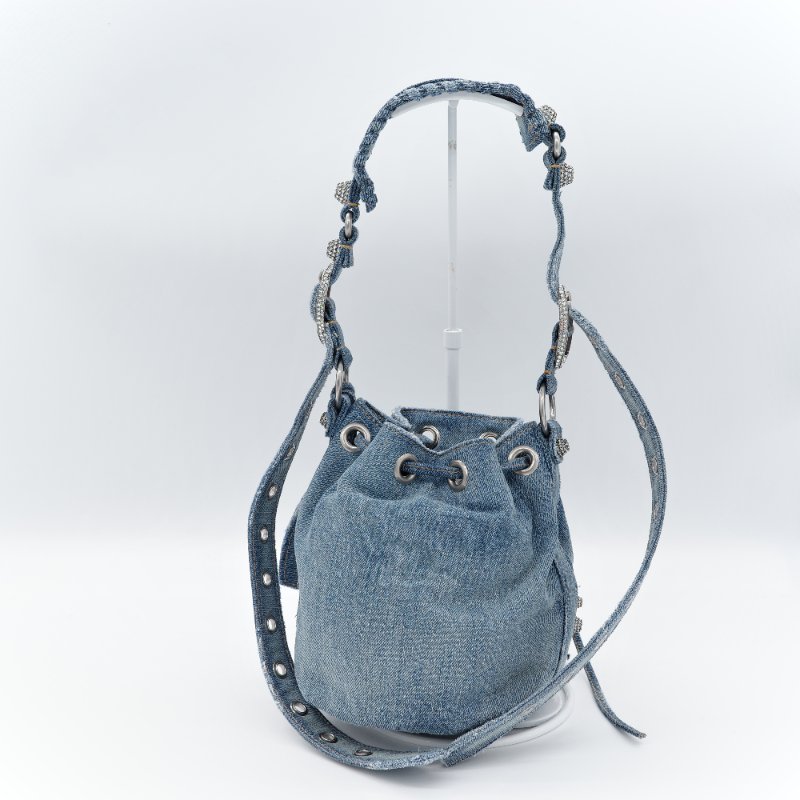 Balenciaga 巴黎世家 Le Cagole XS 藍色 水洗牛仔布 水晶鑲飾 肩背包 水桶包-5