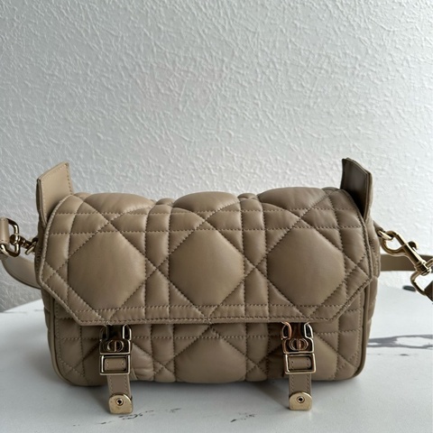 Dior 奶茶色黛妃超美斜背包❤️❤️