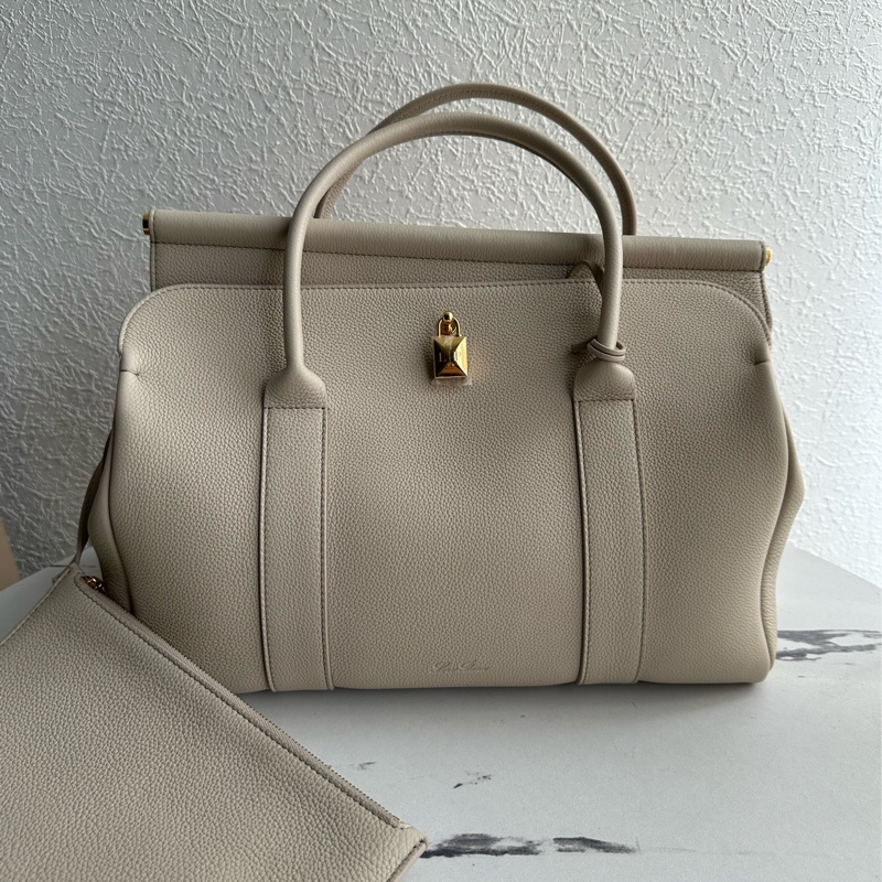 Loro piana 超級厲害的品牌❤️❤️❤️❤️❤️❤️顏色好好看-0