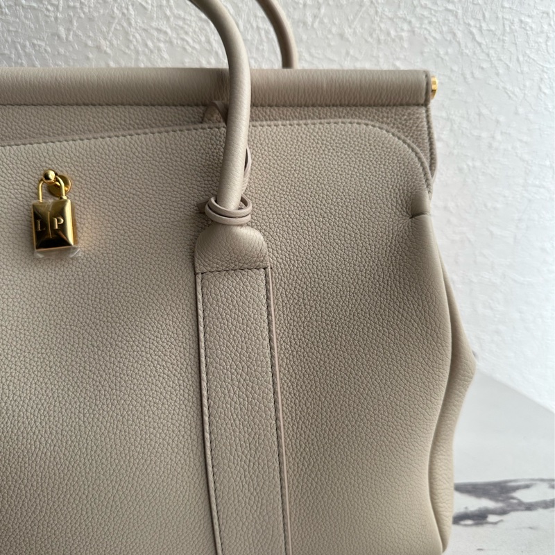 Loro piana 超級厲害的品牌❤️❤️❤️❤️❤️❤️顏色好好看-4