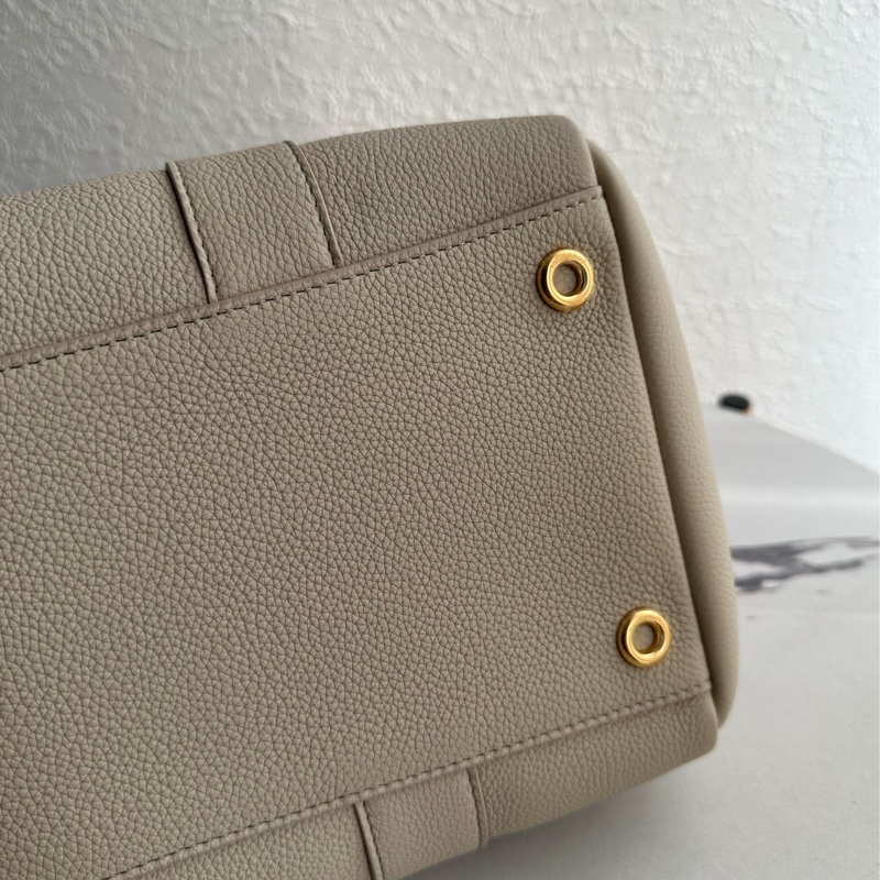 Loro piana 超級厲害的品牌❤️❤️❤️❤️❤️❤️顏色好好看-9