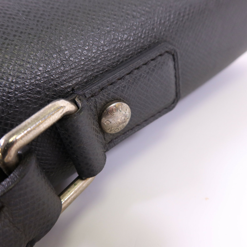LOUIS VUITTON Taiga Anton Messenger Bag銀扣公事包-13
