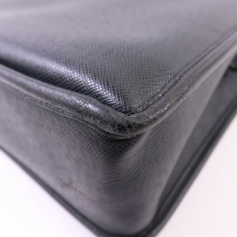 LOUIS VUITTON Taiga Anton Messenger Bag銀扣公事包-16