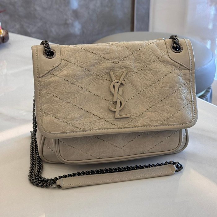 *SHIHNA名牌精品* YSL NIKI Baby 小號 奶油色抓皺皮革絎縫肩背包-0