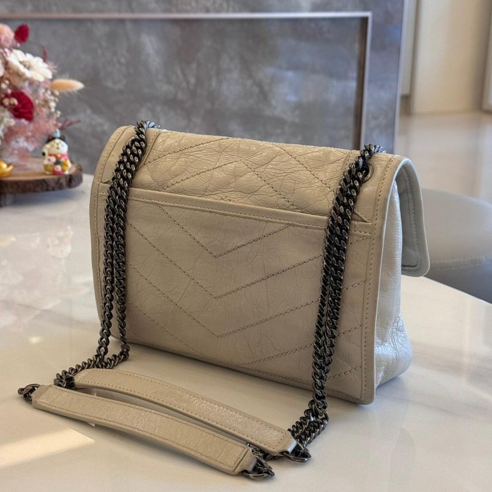 *SHIHNA名牌精品* YSL NIKI Baby 小號 奶油色抓皺皮革絎縫肩背包-2
