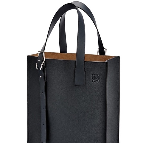 Loewe Buckle Zip 黑色軟粒面小牛皮托特