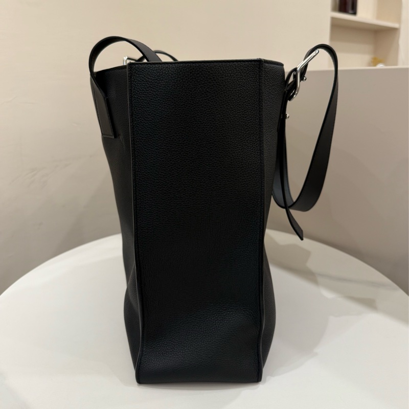 Loewe Buckle Zip 黑色軟粒面小牛皮托特-4