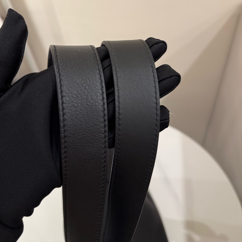 Loewe Buckle Zip 黑色軟粒面小牛皮托特-8