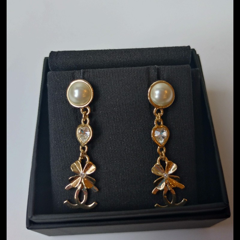 Chanel 圓珠水鑽愛心幸運草耳環-1