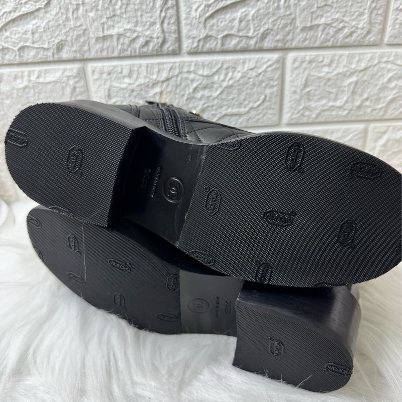 Chanel 黑色菱格紋羊皮靴-12