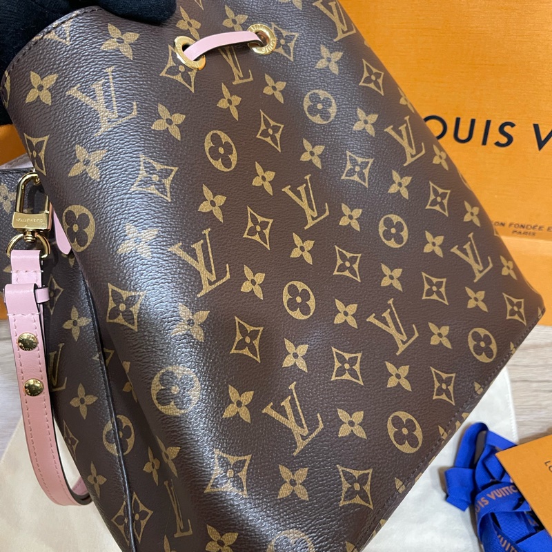 Lv老花經典水桶包-M44022(專櫃8萬多現在甜甜價出售❗️)-18