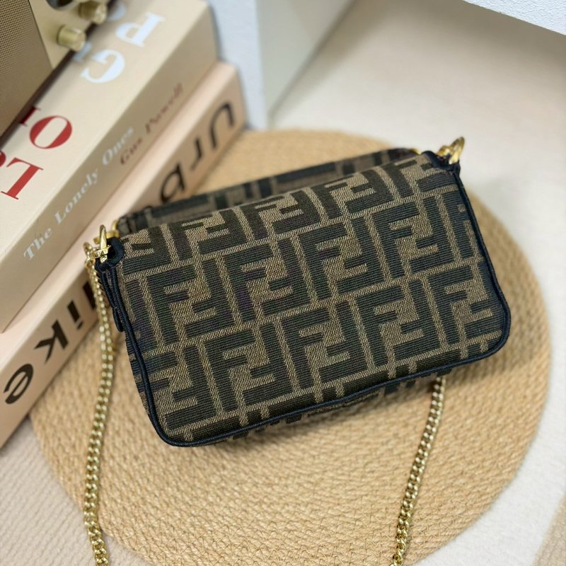 (全新閒置品)🏷Fendi 芬迪．Mini baguette 法棍包-1