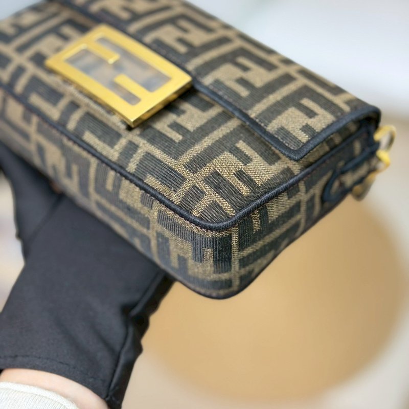 (全新閒置品)🏷Fendi 芬迪．Mini baguette 法棍包-5