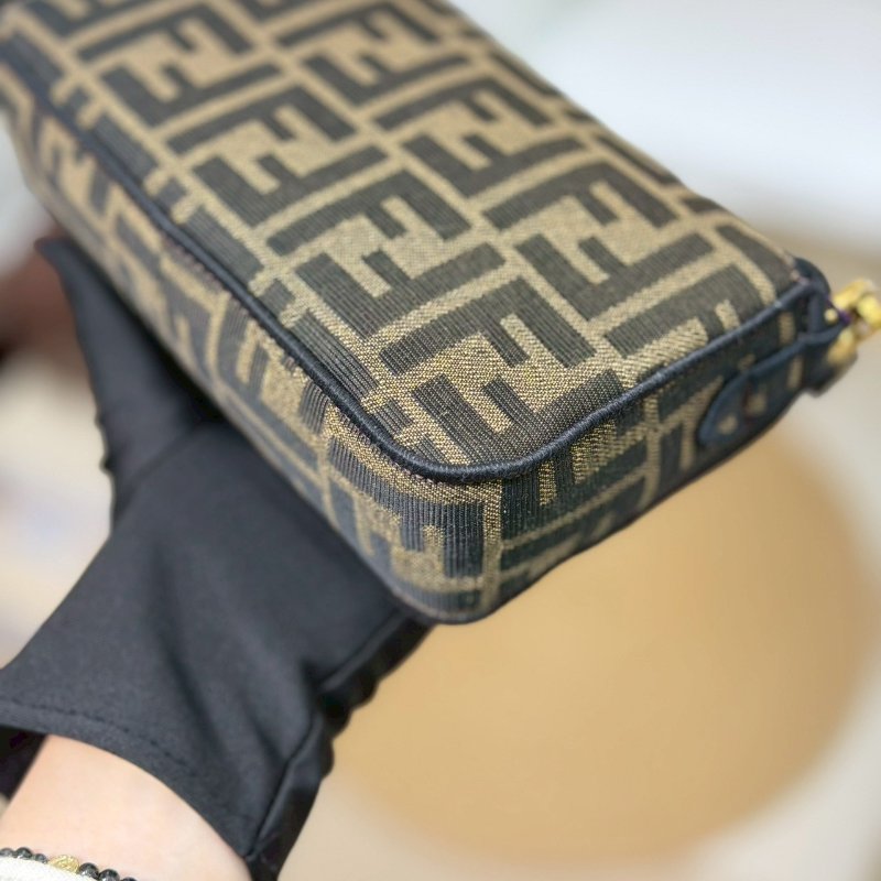 (全新閒置品)🏷Fendi 芬迪．Mini baguette 法棍包-7