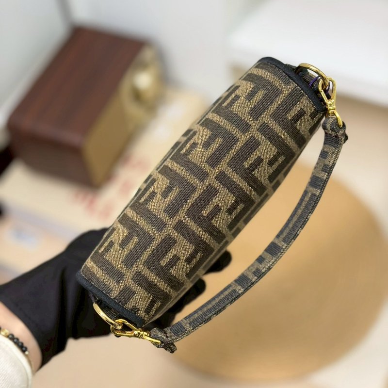 (全新閒置品)🏷Fendi 芬迪．Mini baguette 法棍包-13