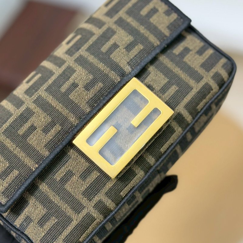 (全新閒置品)🏷Fendi 芬迪．Mini baguette 法棍包-14