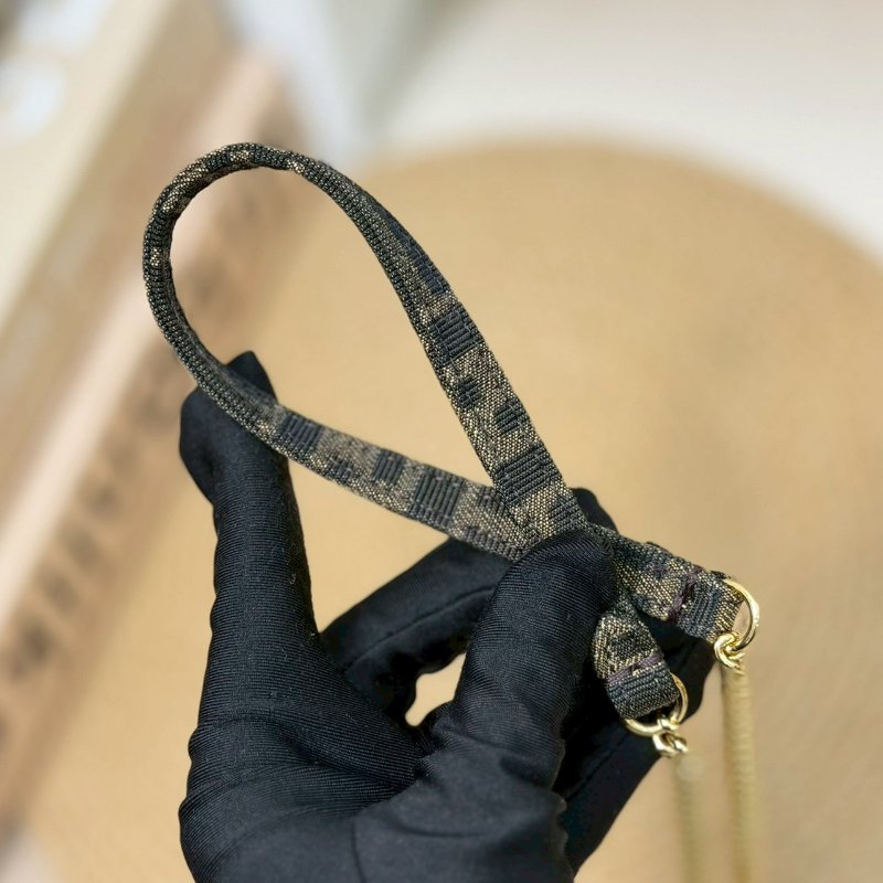 (全新閒置品)🏷Fendi 芬迪．Mini baguette 法棍包-20