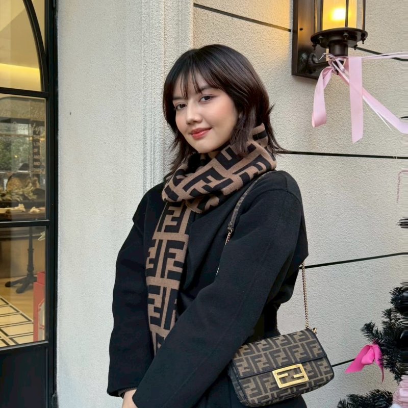 (全新閒置品)🏷Fendi 芬迪．Mini baguette 法棍包-23