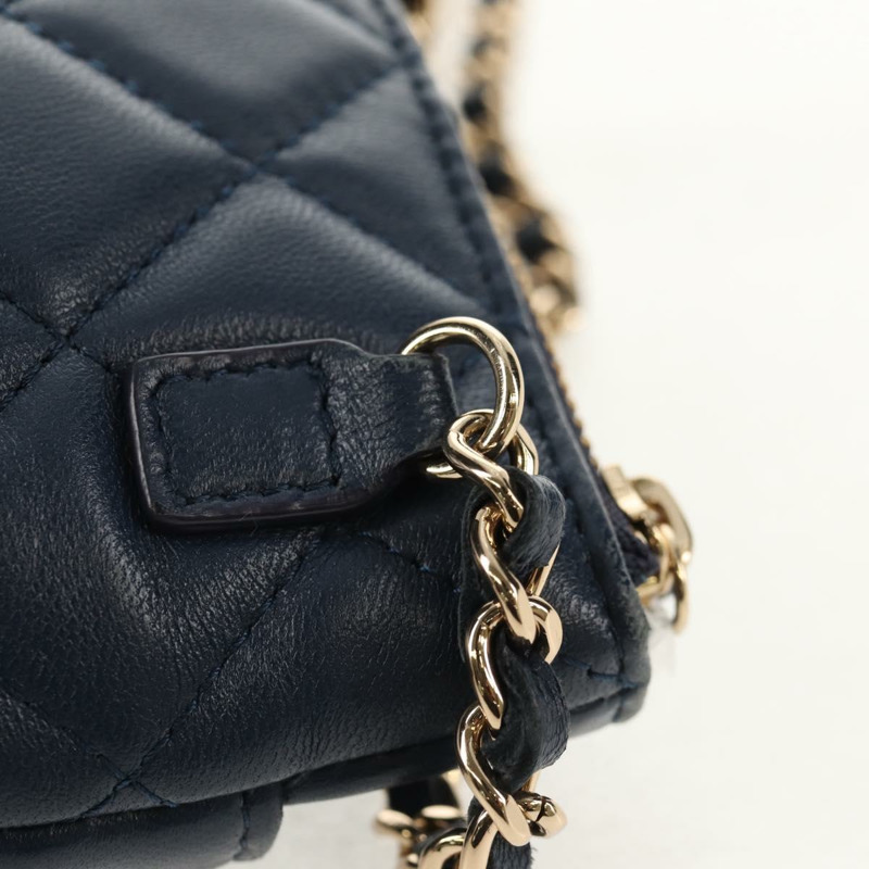 【日本直送】香奈兒 (CHANEL) 絎縫鏈條手機包，羊皮材質，海軍藍金色雙C標誌，正品 BA8715SAV-8