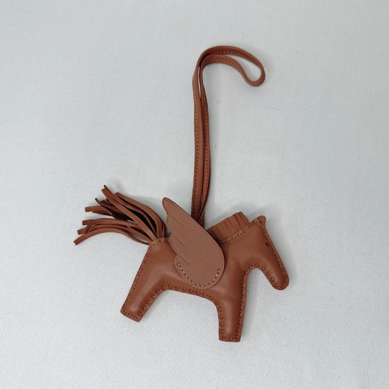 HERMES 金棕小飛馬吊飾-1