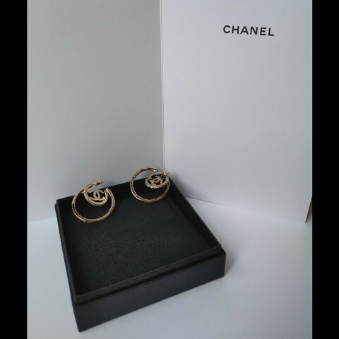 Chanel 淡金大C水鑽雙C耳環